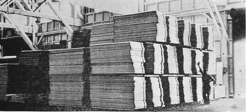 Rangement du bois à bord à l'époque ancienne, image décorative.